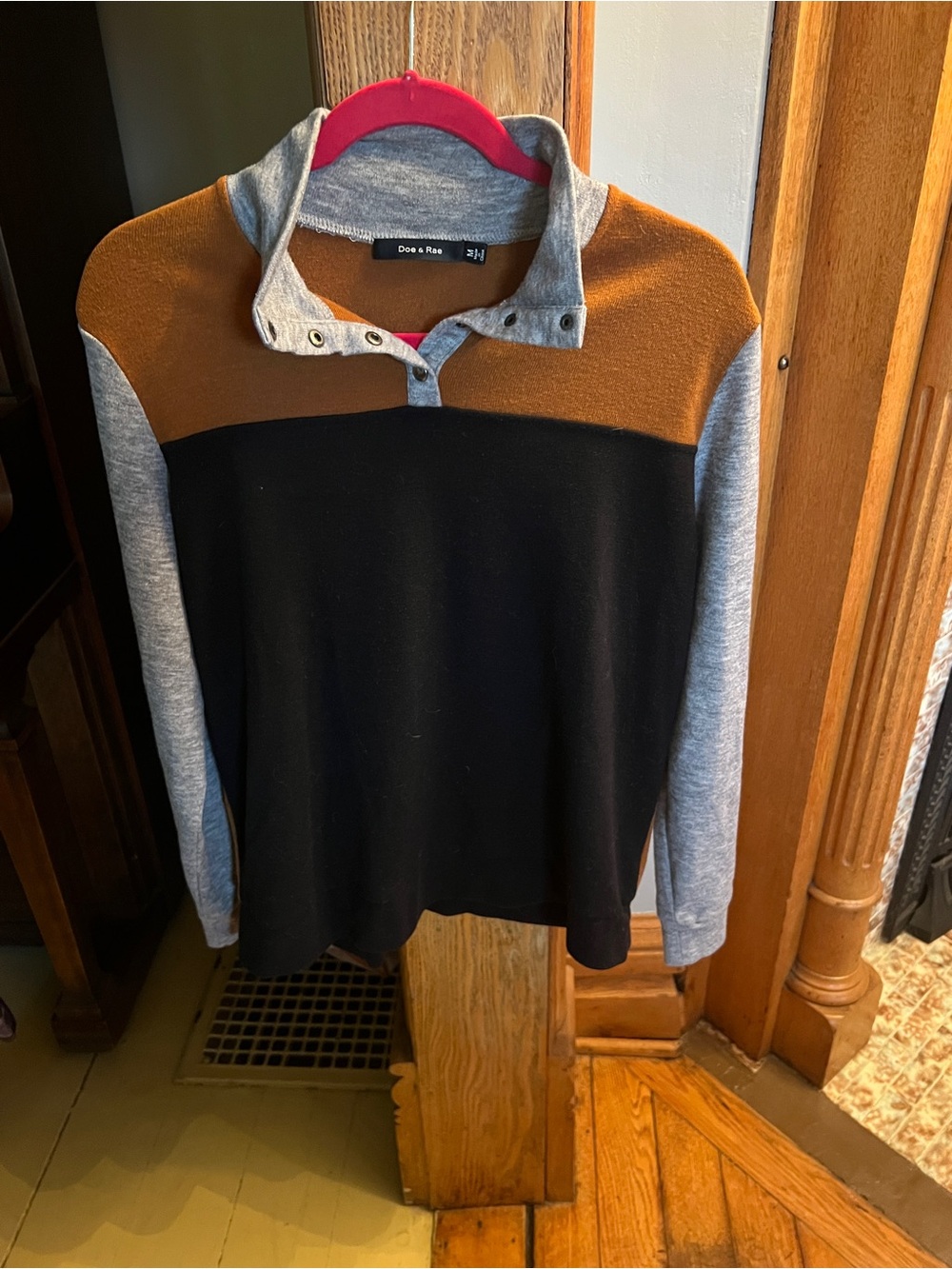Boutique Doe & Rae Colorblock half button Top - women’s fall look